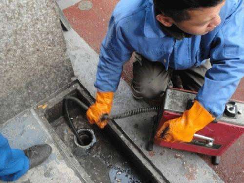 调兵山疏通下水道