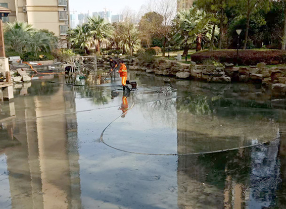 调兵山景观池淤泥清理